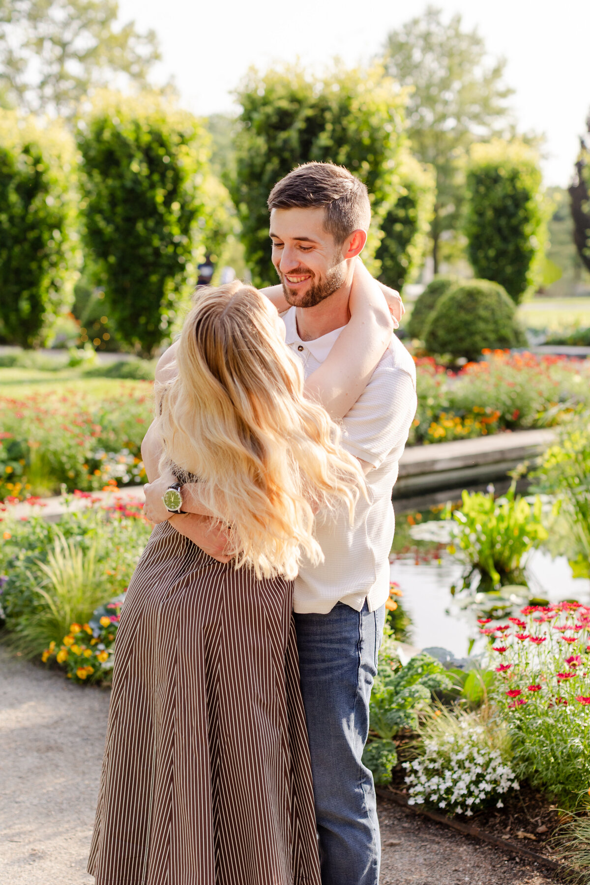 couple-dancingin-Untermyer-Gardens