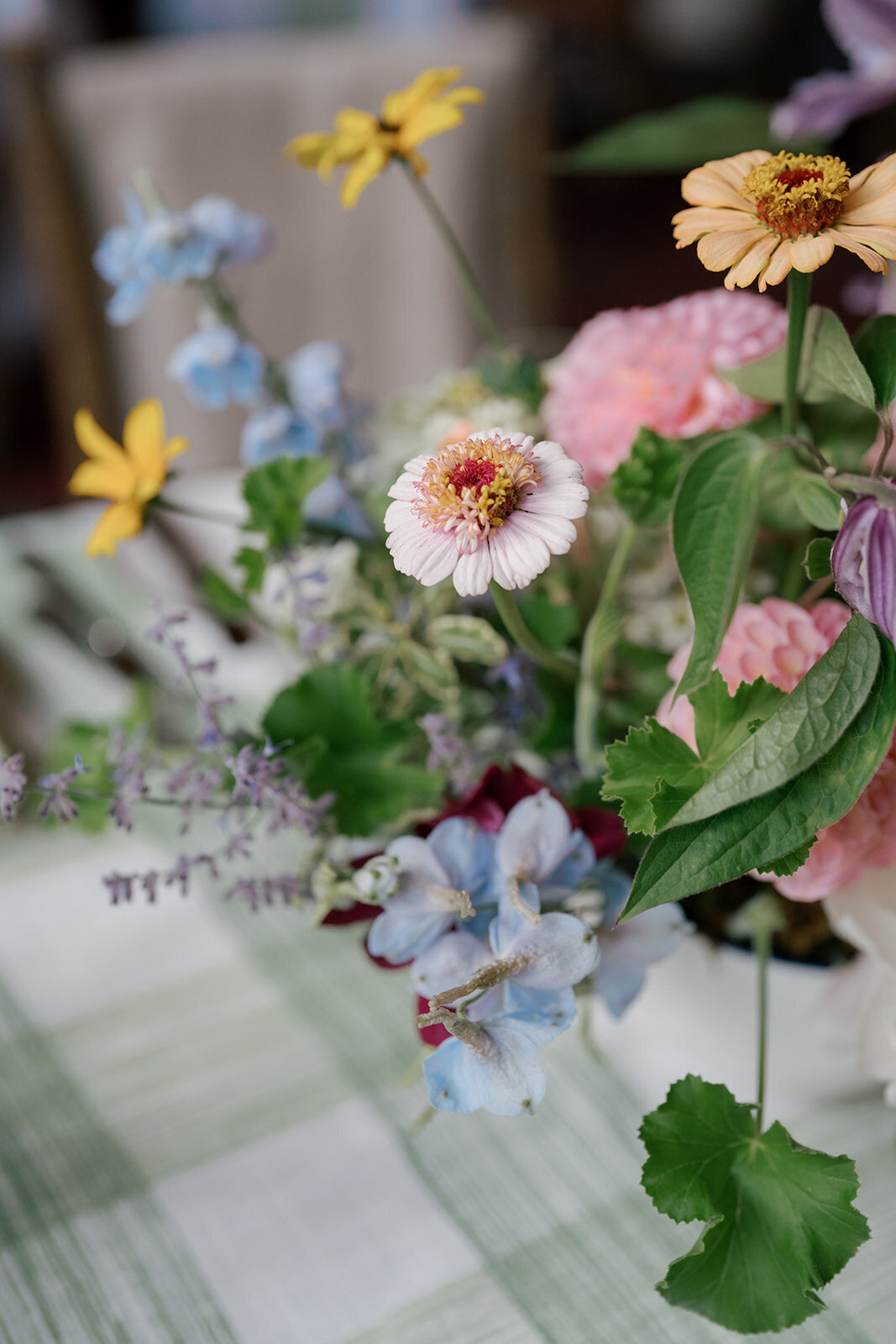 aspen-wedding-reception-florals