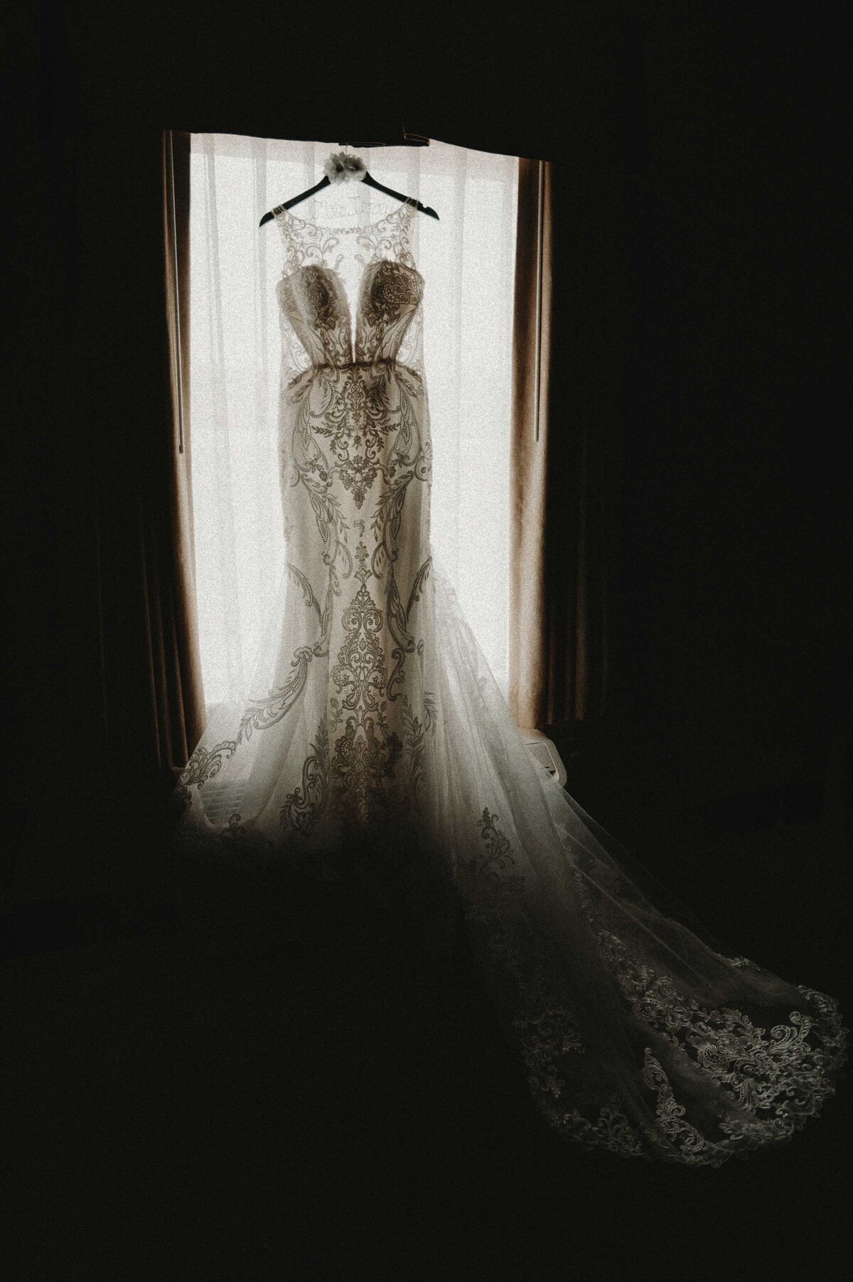 wedding-gown-silhouette-st-louis-missouri