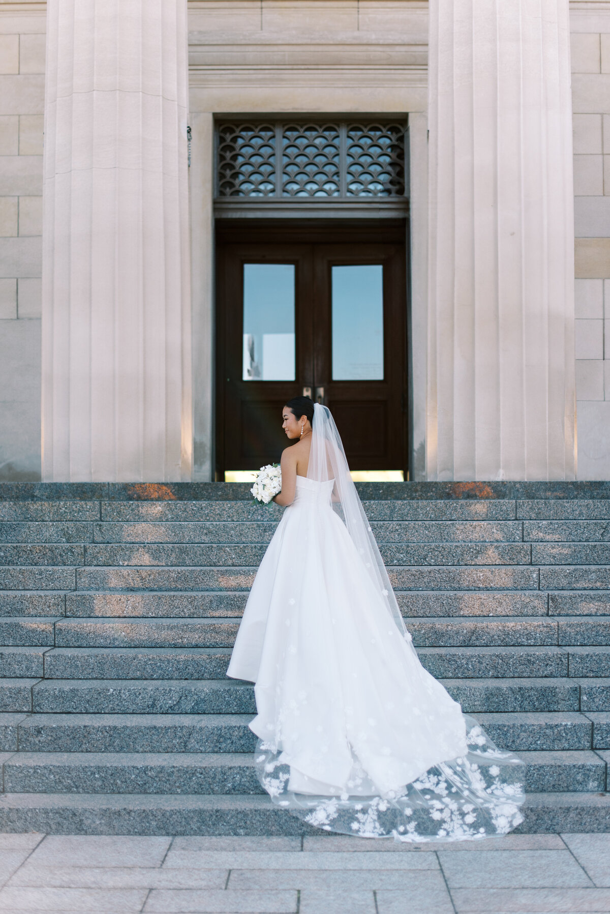 cassie-nichole-photography-cincinnati-ohio-wedding-photography-the-view-at-mt-adams-hannah-jeff-wedding-day-bride-and-groom-24