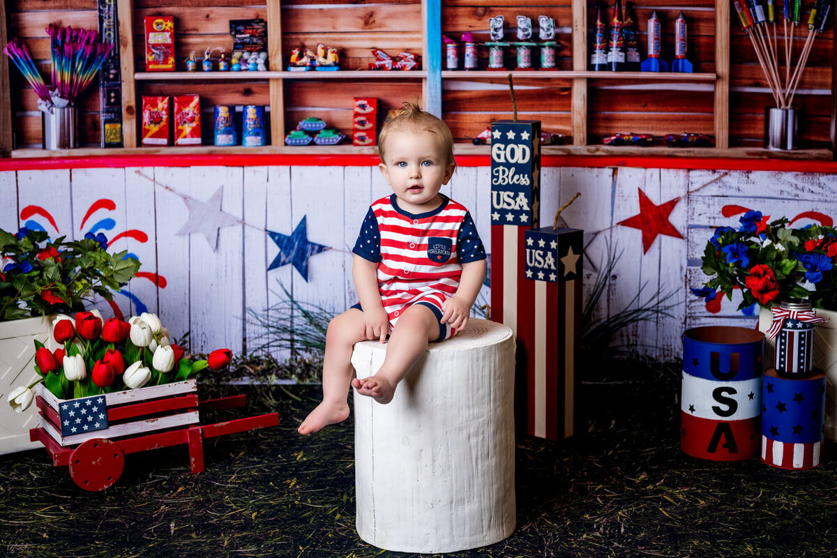Prescott kids photographer Melissa Byrne offers fireworks stand mini sessions for July 4th