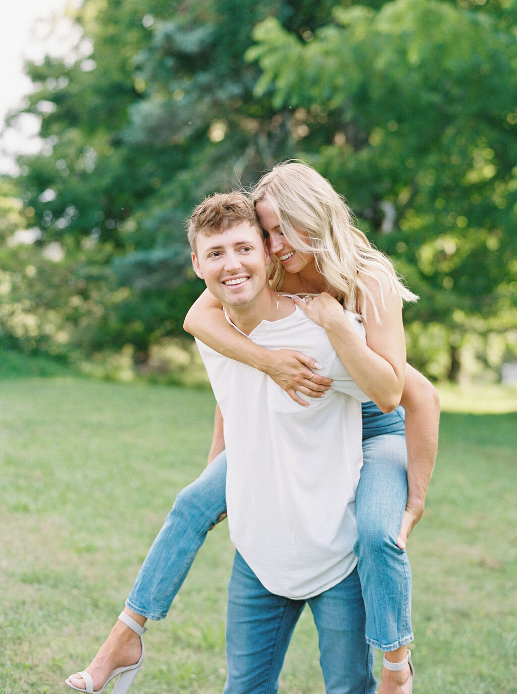 Hannah&Andrew_CharlottesvilleEngagementSession_FINAL-100