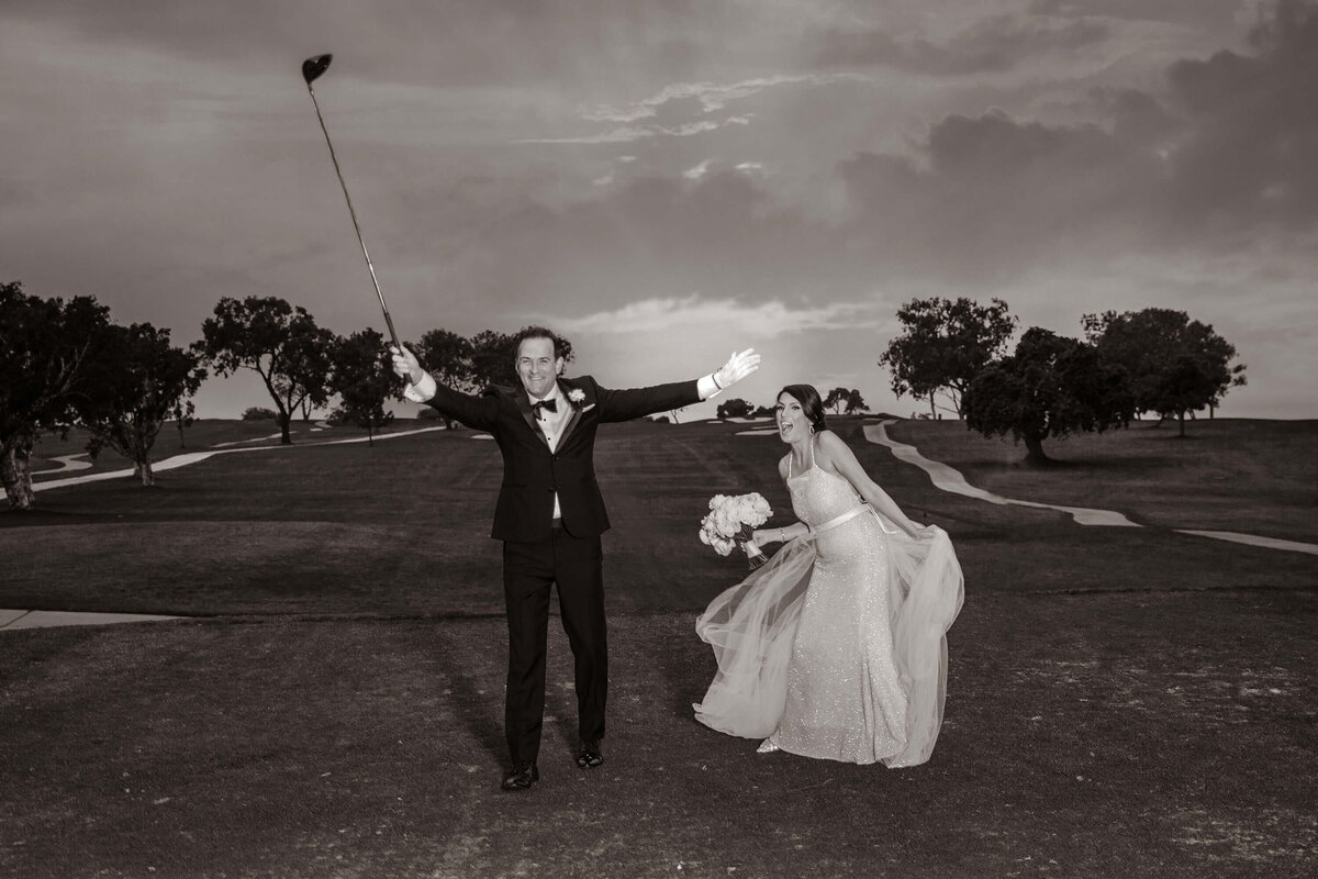 torrey-pines-golf-course-wedding-photo-fun-bride-groom