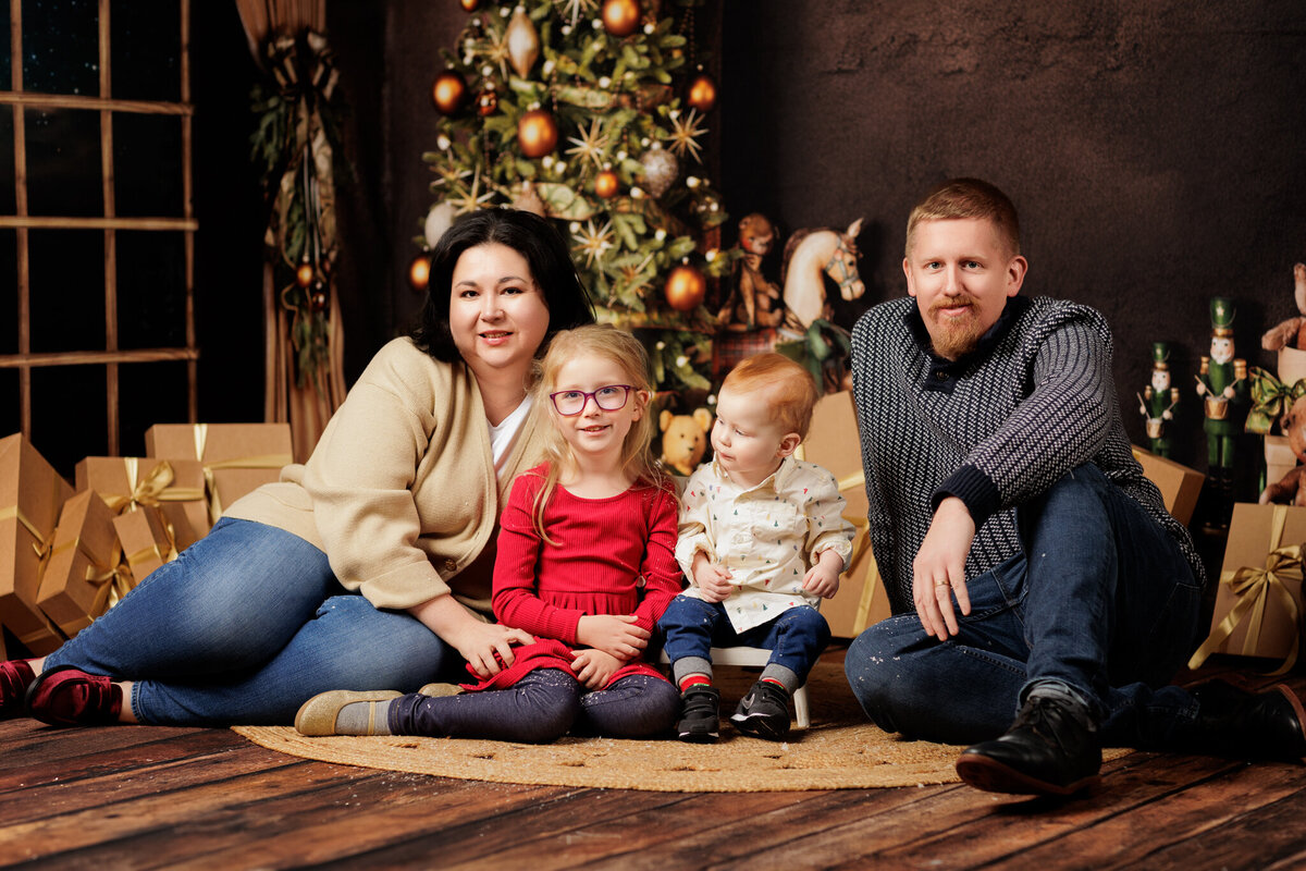 Best NWA holiday photographer, holiday portraits near me, Northwest Arkansas holiday photography, NW Arkansas holiday photos, NWA santa photos