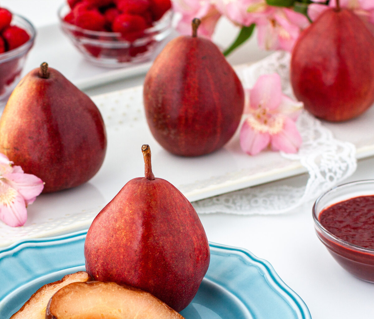 foodphotography_bakedpears_chocolaterasberrysauce-4584