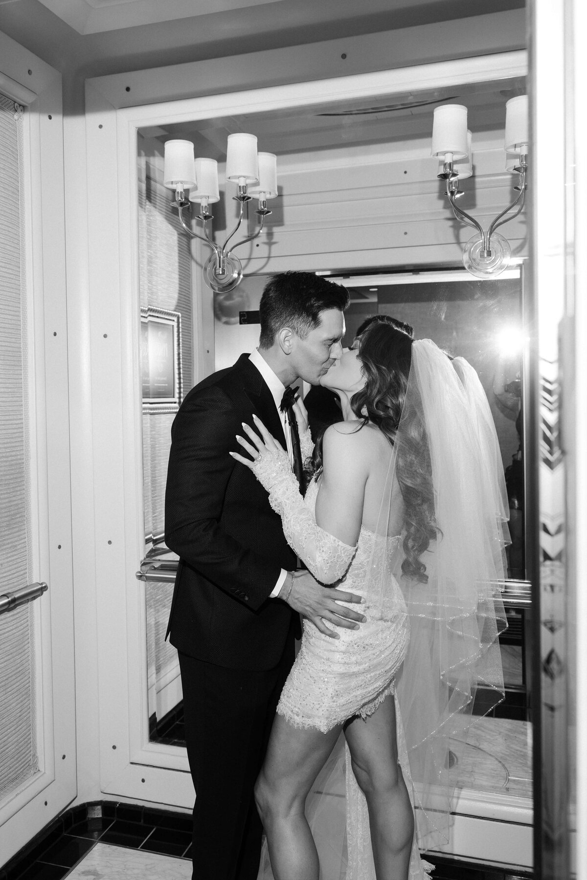 32riskyexposure_alexis-tyler_las-vegas-elopement-photography