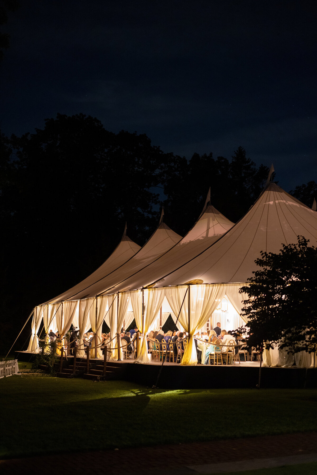 shoreacres-lake-bluff-tent-wedding-by-olivialeigh-93