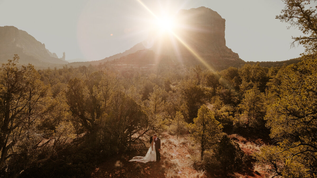 jujuphotography-sedona-elopementsession-sedonanationalpark-arizonaelopement-cristinaandalexis-42