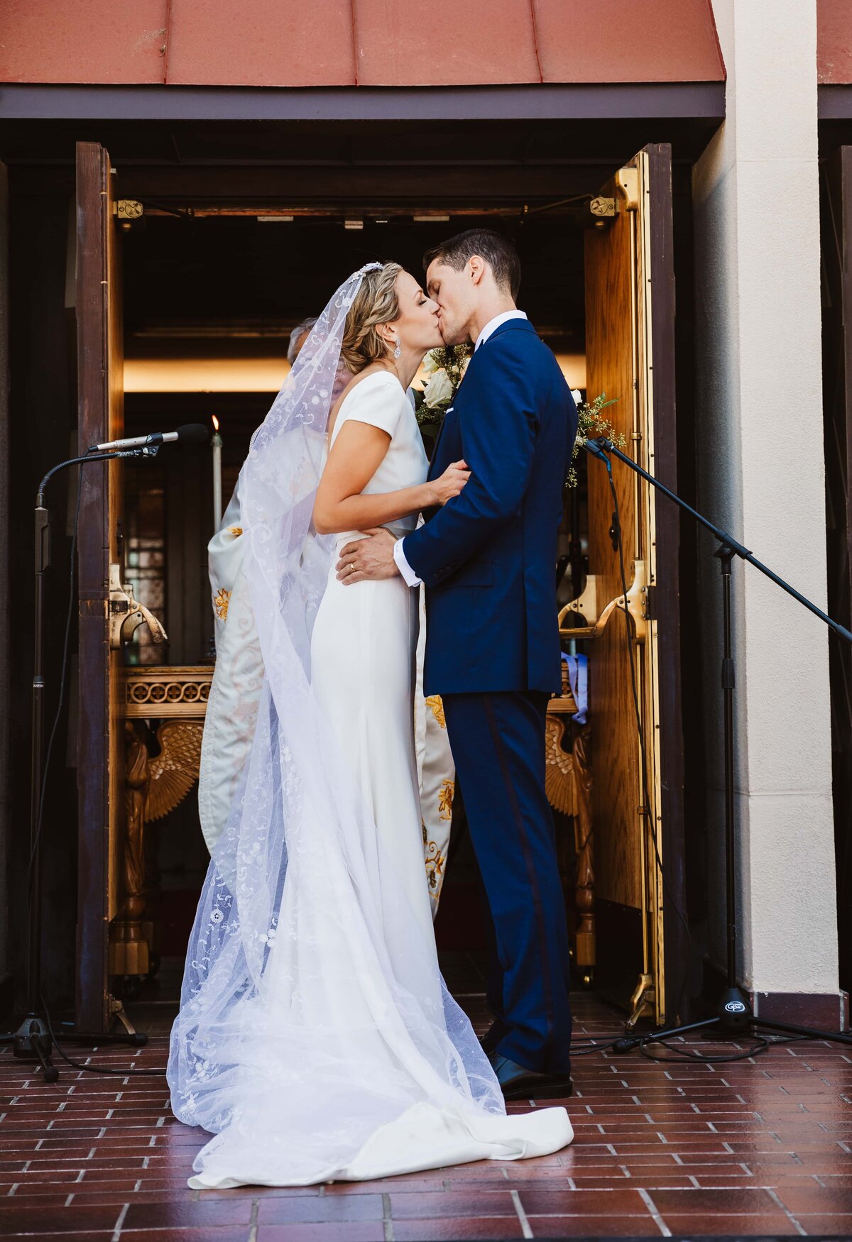 bride-groom-kissing