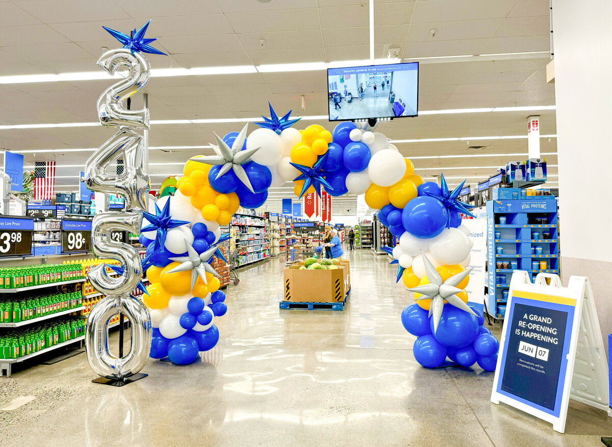 balloon arch blue yellow white - Sublte Flex Designs