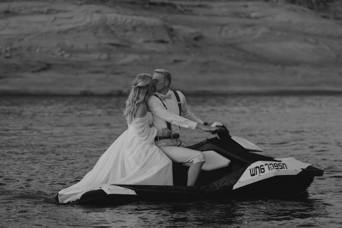 R + M _ Wedding _ Lake Powell _ Utah-39