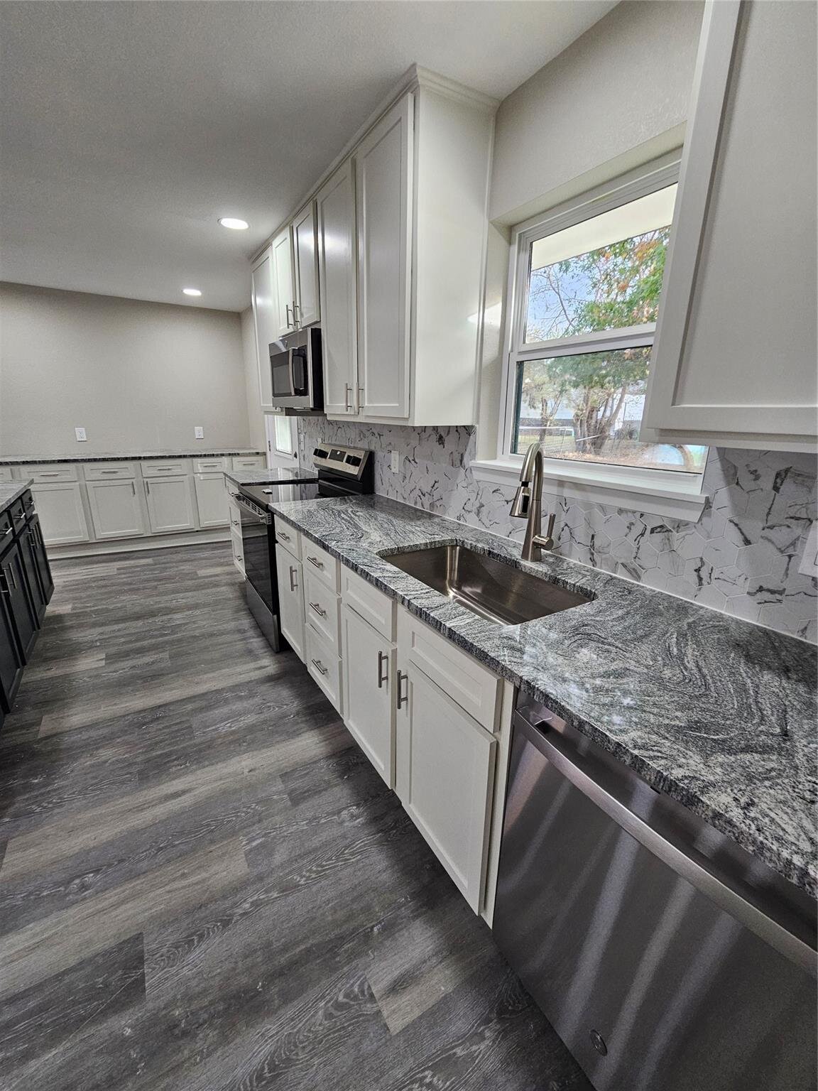 2 bed 1 bath home for sale in Gainesville, Texas - kitchen cabinets view