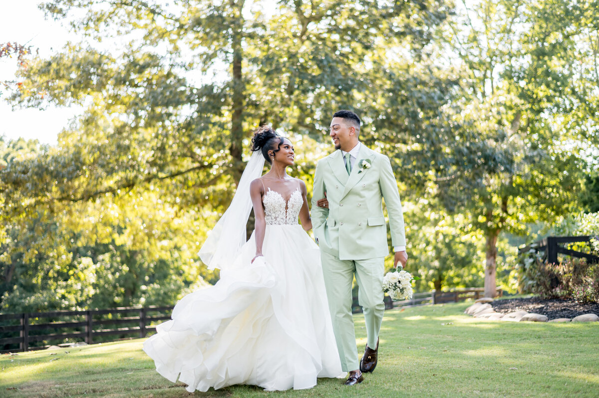 The-Revere-Venue-Receptioin-couple-walking-portrait