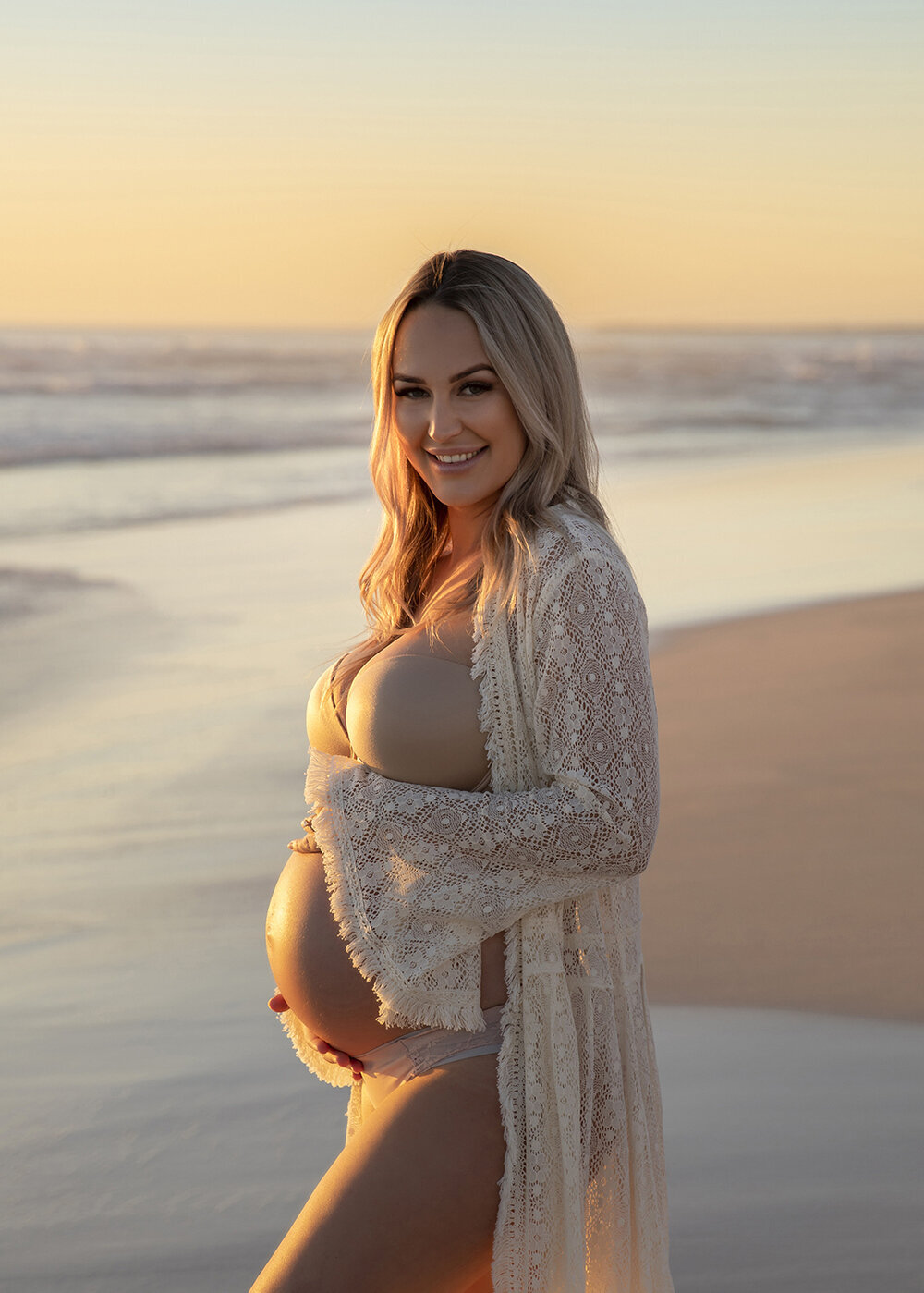 MATERNITY_PREGNANTWOMAN_BEACHSUNSETGOLDENBUMPBOHO