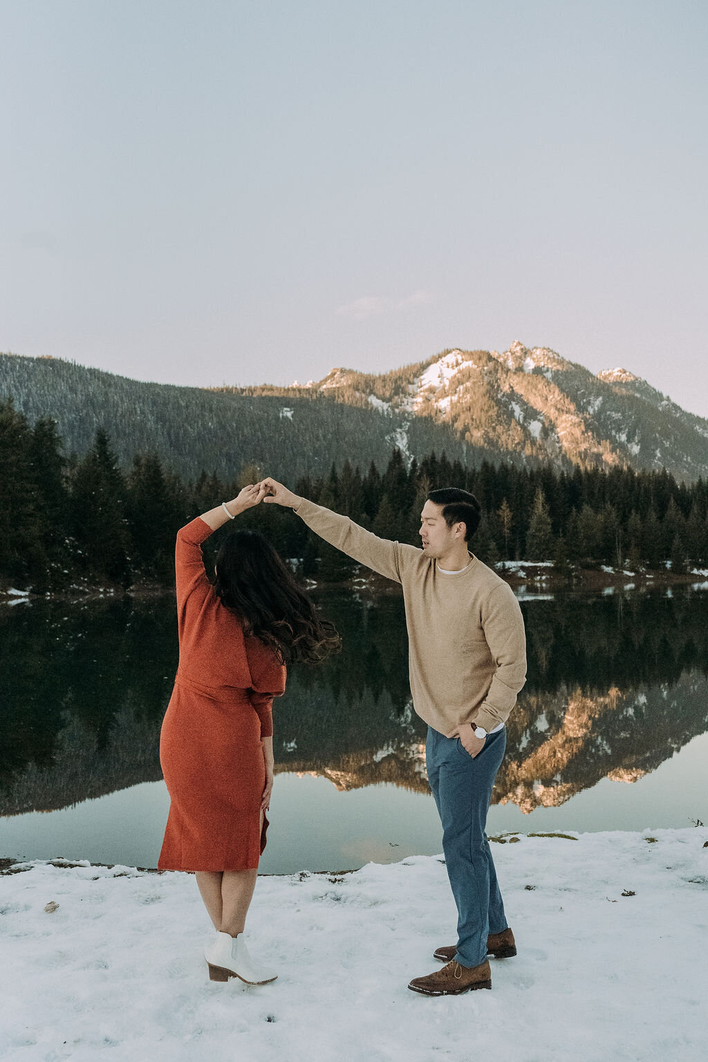 Joyce Li Photography Destination Wedding Elopement Engagement Lifestyle Portrait Photographer West Coast Seattle Washington California goldcreekpondengagement-49