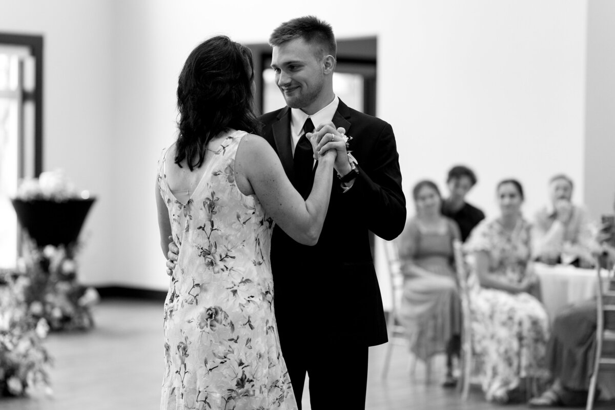 kraber-the-gathering-grounds-iowa-wedding-155