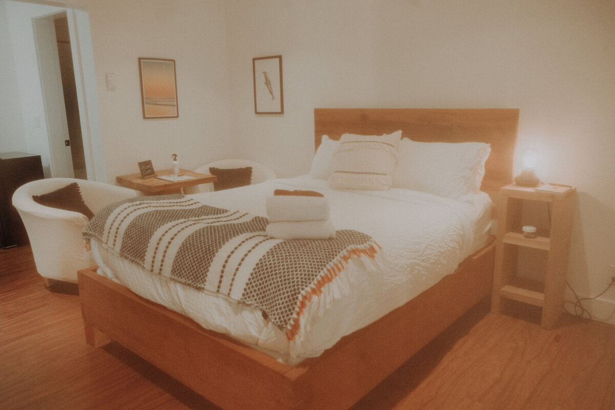 Sleepy Bear Guest House Airbnb Photography Session Ucluelet British Columbia 45438