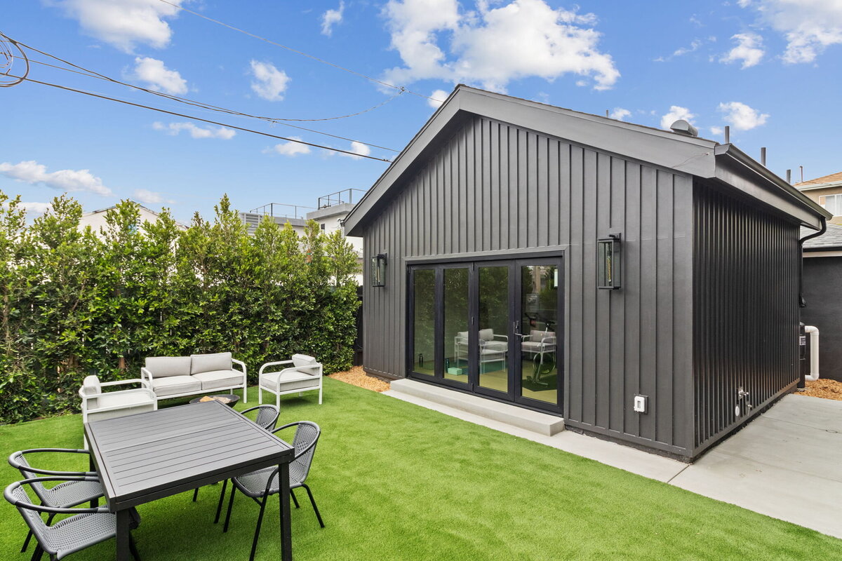 awd-modern-black-adu-exterior-backyard