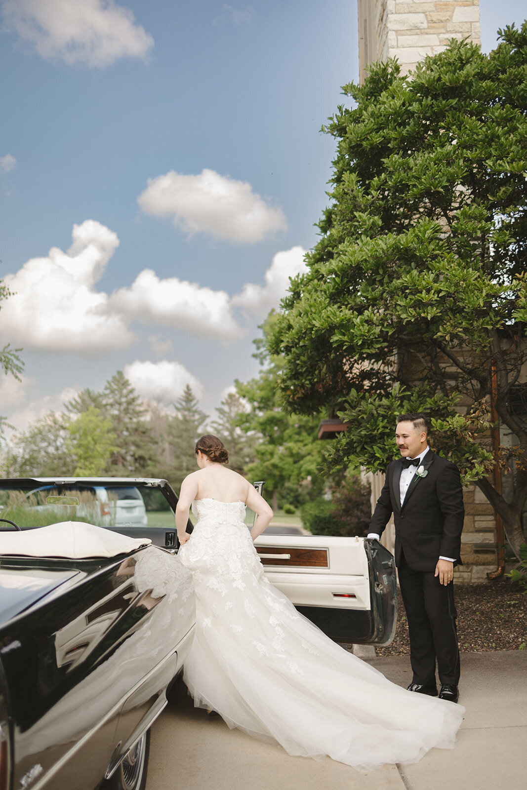 Traditional summer church wedding Rochester MN | Oduma photography -223