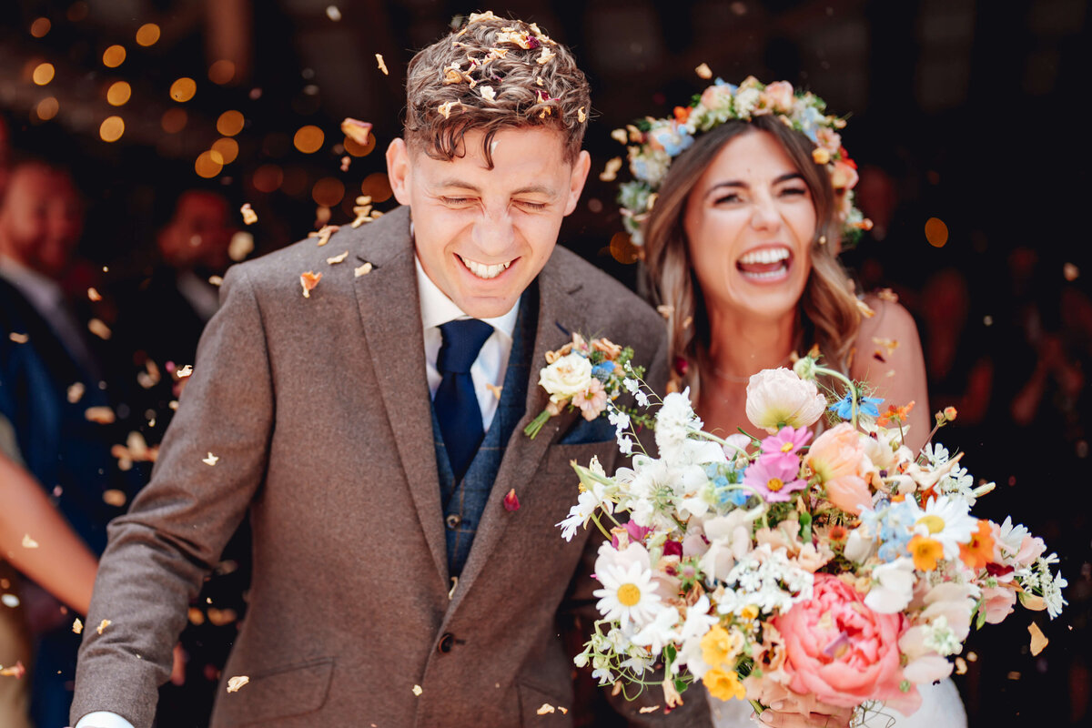 Issy-and-Bella-Floral-Design-Wedding-Florist-Herefordshire-Haybarn-House-J-L22
