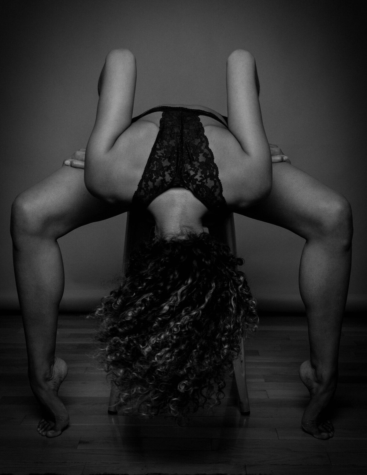 dance-photo-shoot-curly-dancer-in-black-and-white-by-daisy-rey-photography-in-new-york