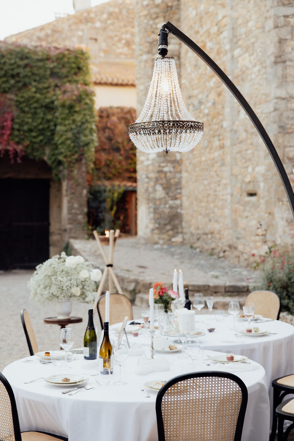 fine-art-floral-arrangement-with-chandelier