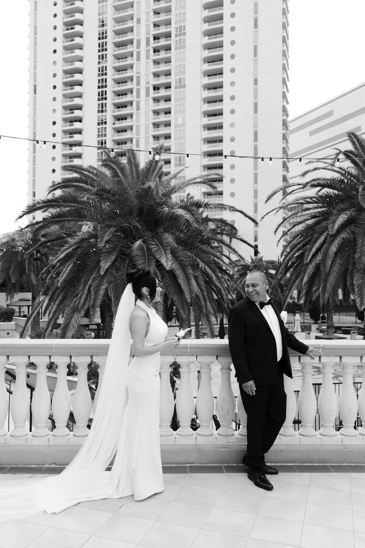 11riskyexposure_andrea-george_las-vegas-elopement-photography