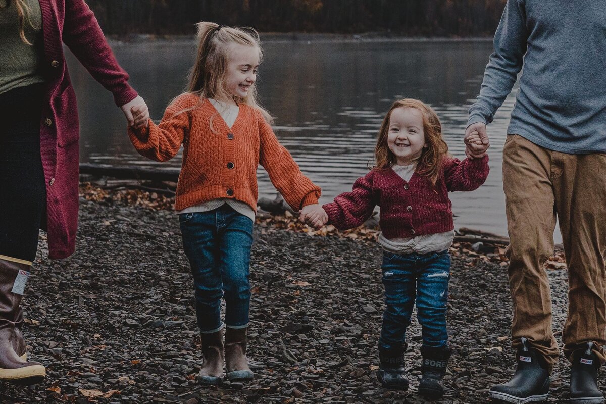 9L0A1331Alaska_EklutnaLake_FamilySession
