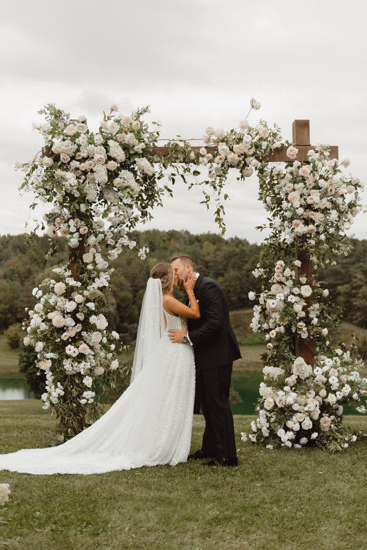 AllieJenningsPhoto-LawrenKyleWedding-SNEAKPEEKS-153