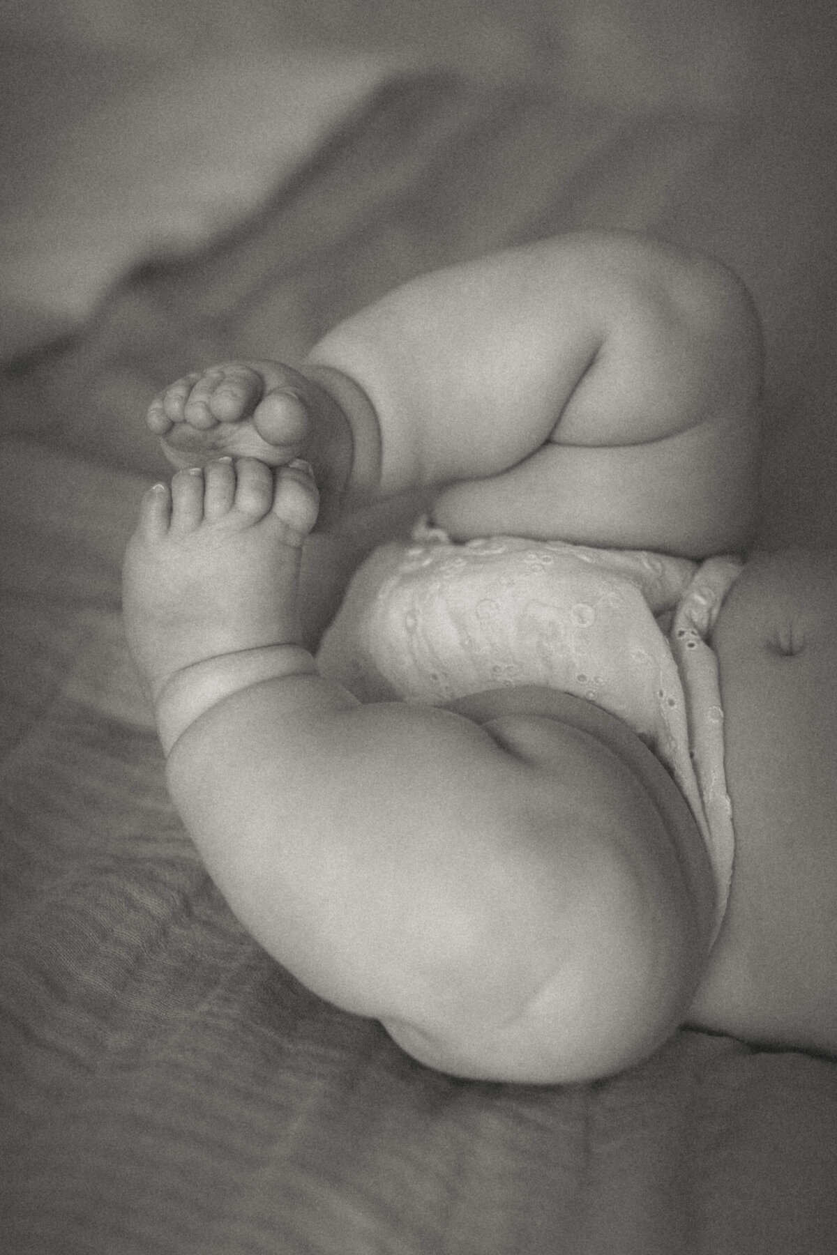 newborn fotograaf - gezinsfotograaf - zwangerschapsfotografie - videograaf - Sint-Niklaas - Pictures by Jess - Mama en baby shoot - borstvoeding