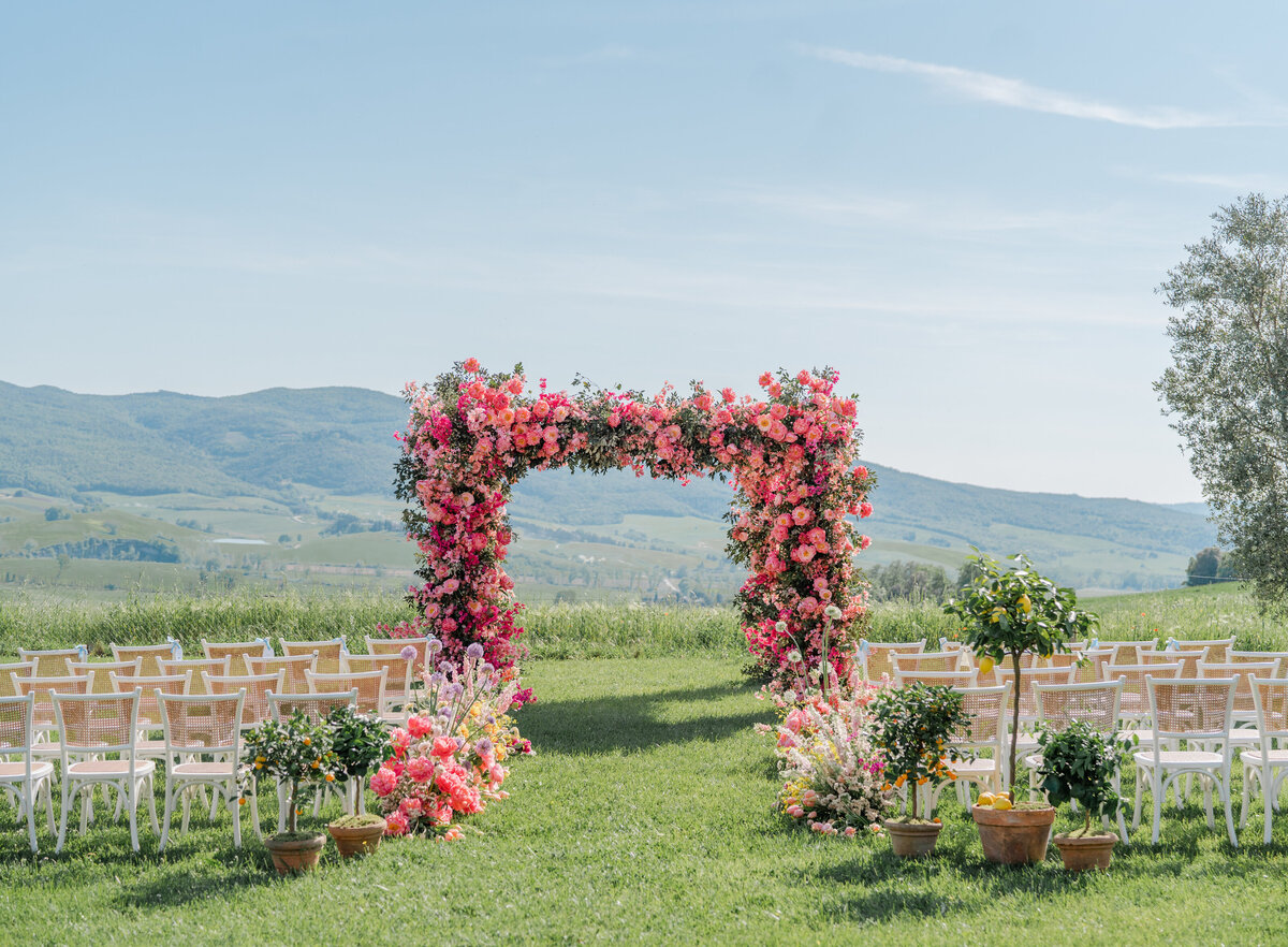 14-rebecca-yale-tuscany-floral-wedding-borgo-finocchieto