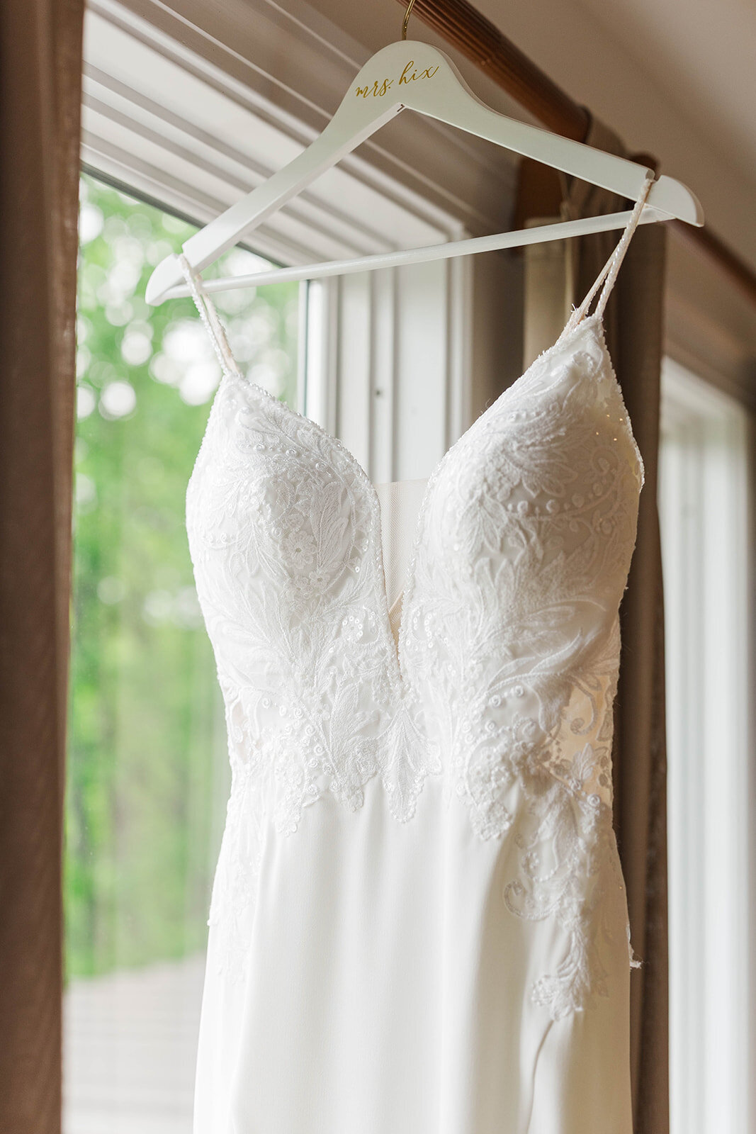Hix-Wedding-Swan-Lake-Overlook-SNEAKPEEK-10