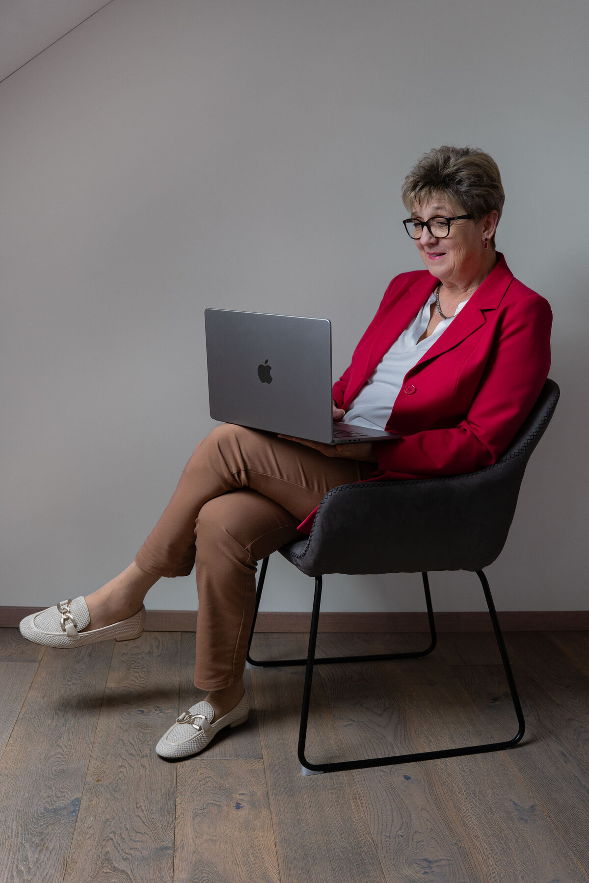 branding portrait businessfrau arbeitend