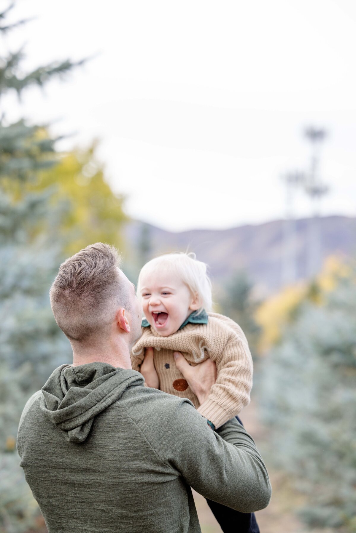 Utah-County-UT-Christmas-Tree-Farm-Mini-Session-Magnolia-and-Grace-Photography-Co-AshbyilyinJ-# (1)-29