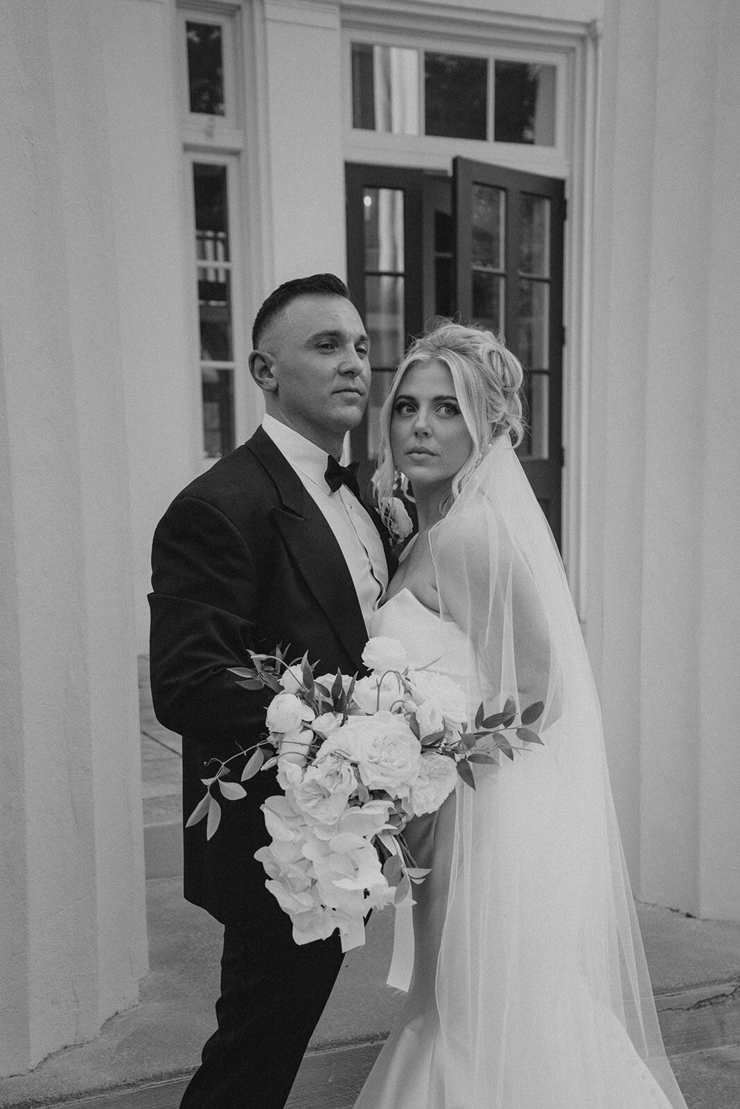 MODERN-GARDEN-MANSION-SUMMER-WEDDING-LINDSAY-BESNIK_PHOTOS_BY_MARIA_B_LUNG_0308