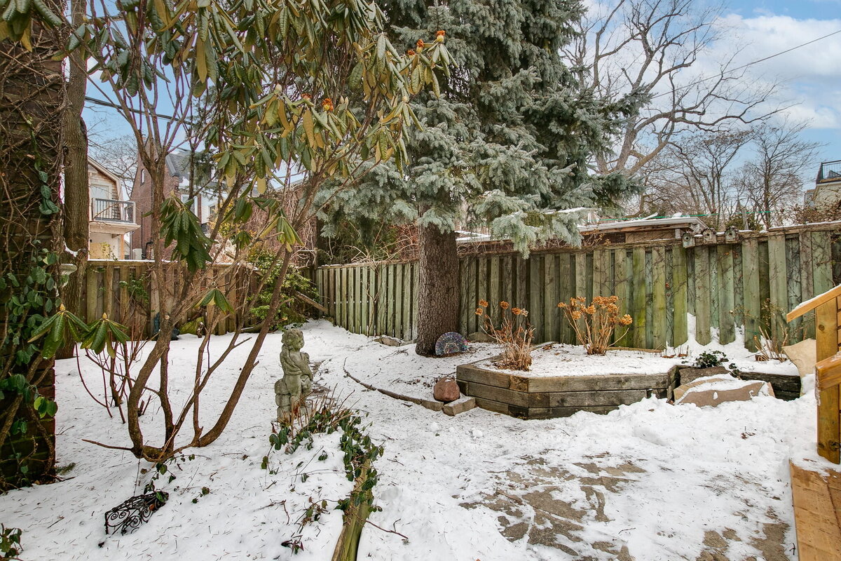 70-web-or-mls-74_001_Backyard