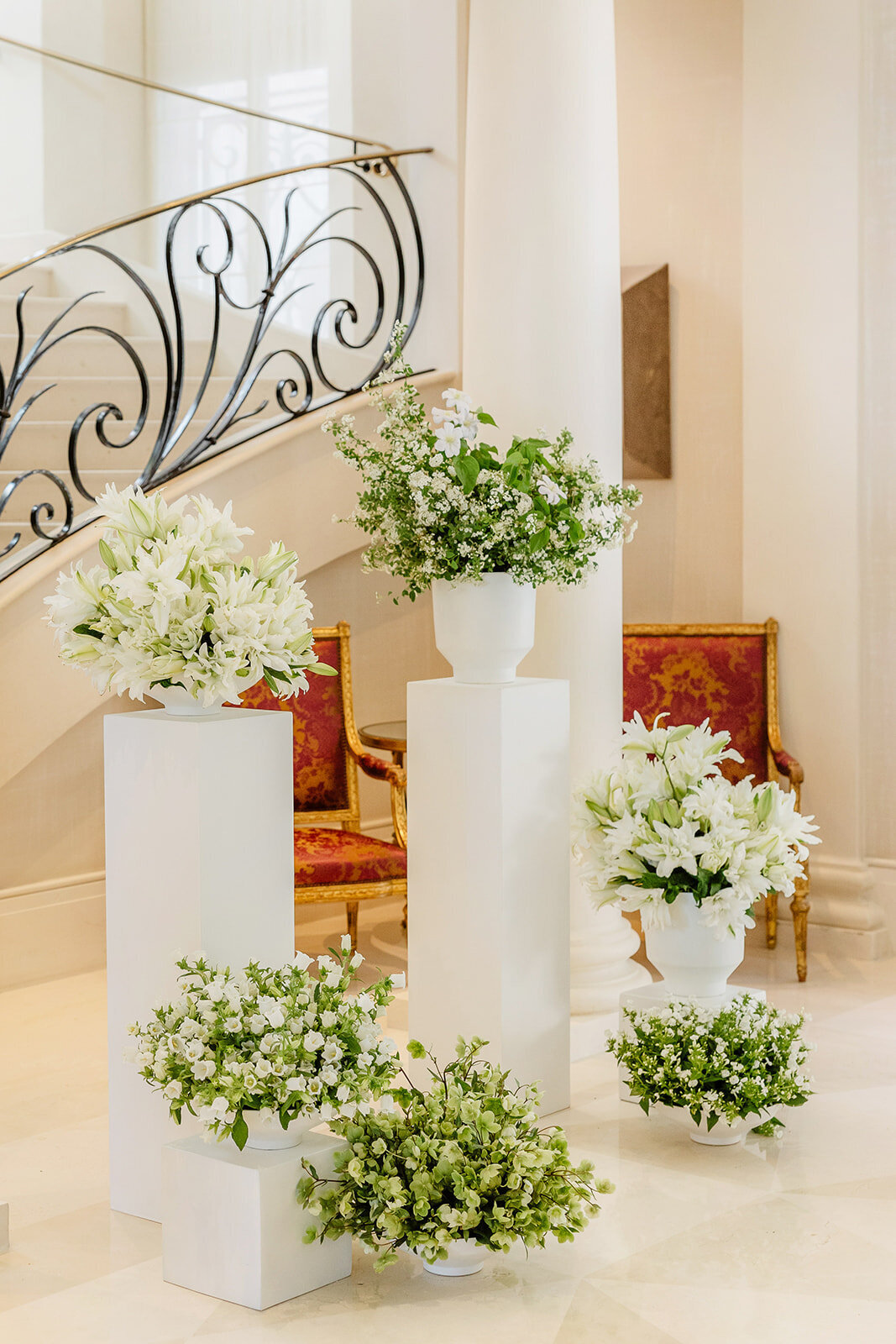 Simple, elegant wedding flower design