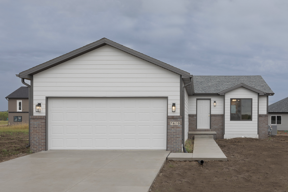 A beautiful new construction home for Sale in Lincoln NE 7610 N 50th St built by Hartland Homes a local home builder for over 40 years.