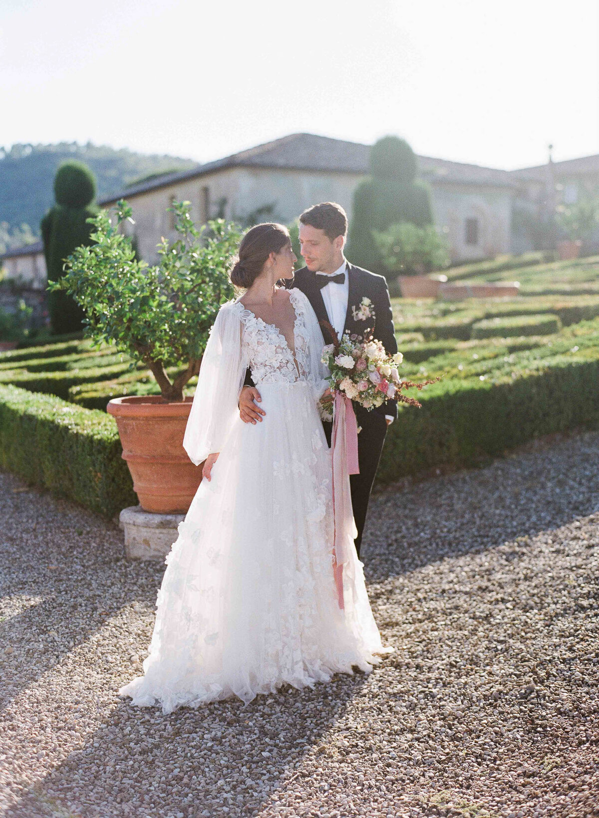 an-elegant-old-world-inspired-affair-at-castello-di-celsa-in-tuscany