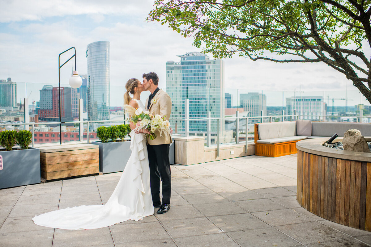 Thompson-Hotel-Nashville-Rooftop-Wedding