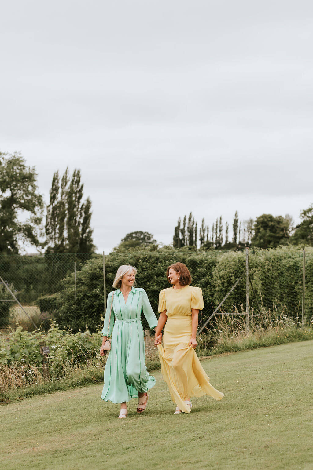 Issy-and-Bella-Floral-Design-Wedding-Florist-Herefordshire-Broadfield-Court-j&N39