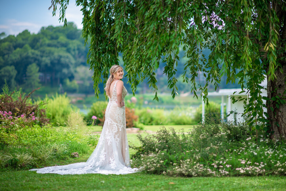 HannahBridalSession-LakeJunaluska-MargeauxBolesPhotography-38