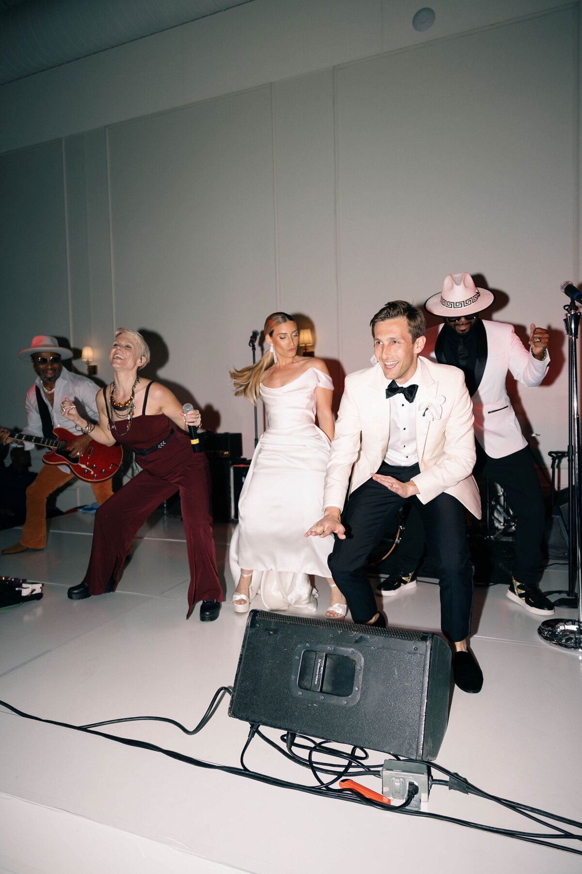 155_wedding-reception-dancing