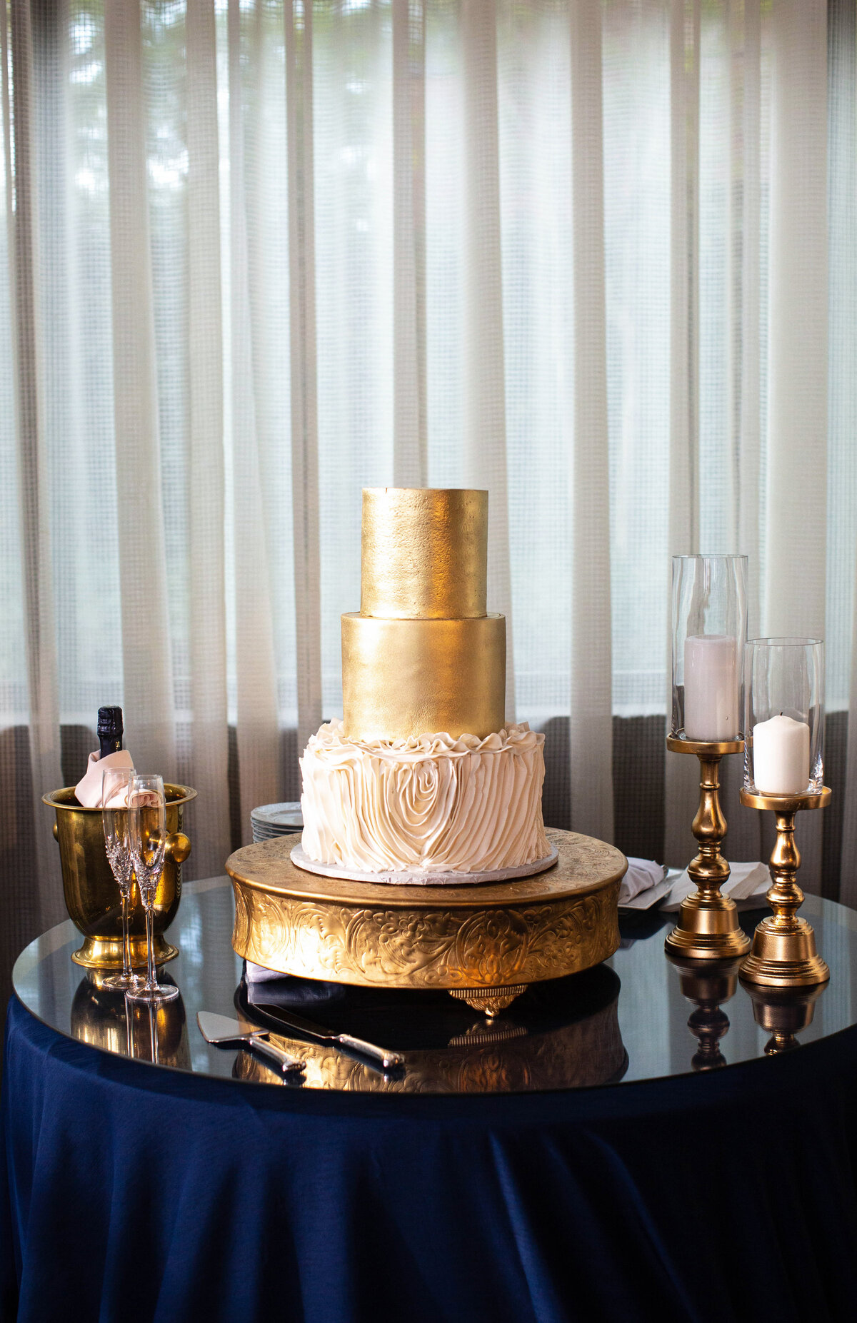 luxury-gold-white-wedding-cake-atlanta-detail-photo