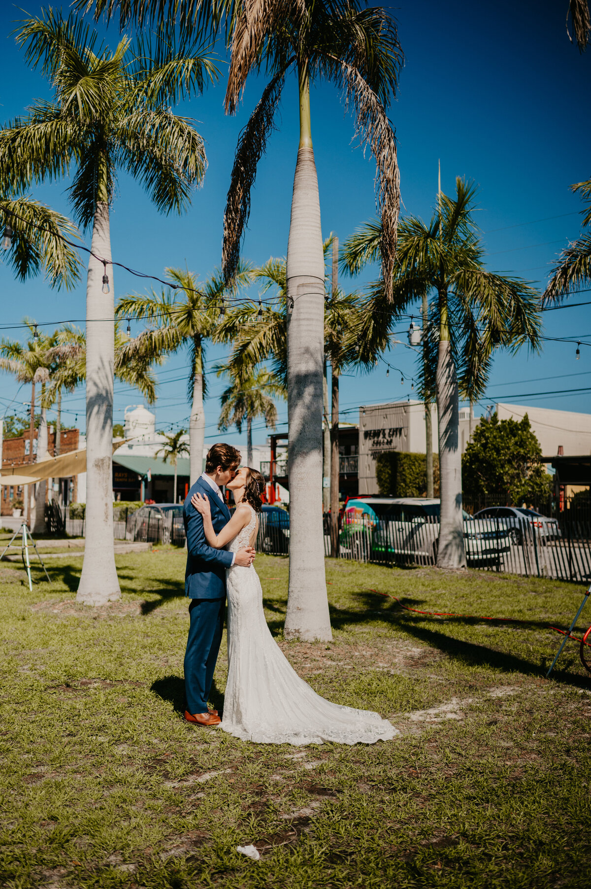 mariah-lacy-photo-tampa-elope-green-bench-chantilly-chic-celebrations-6