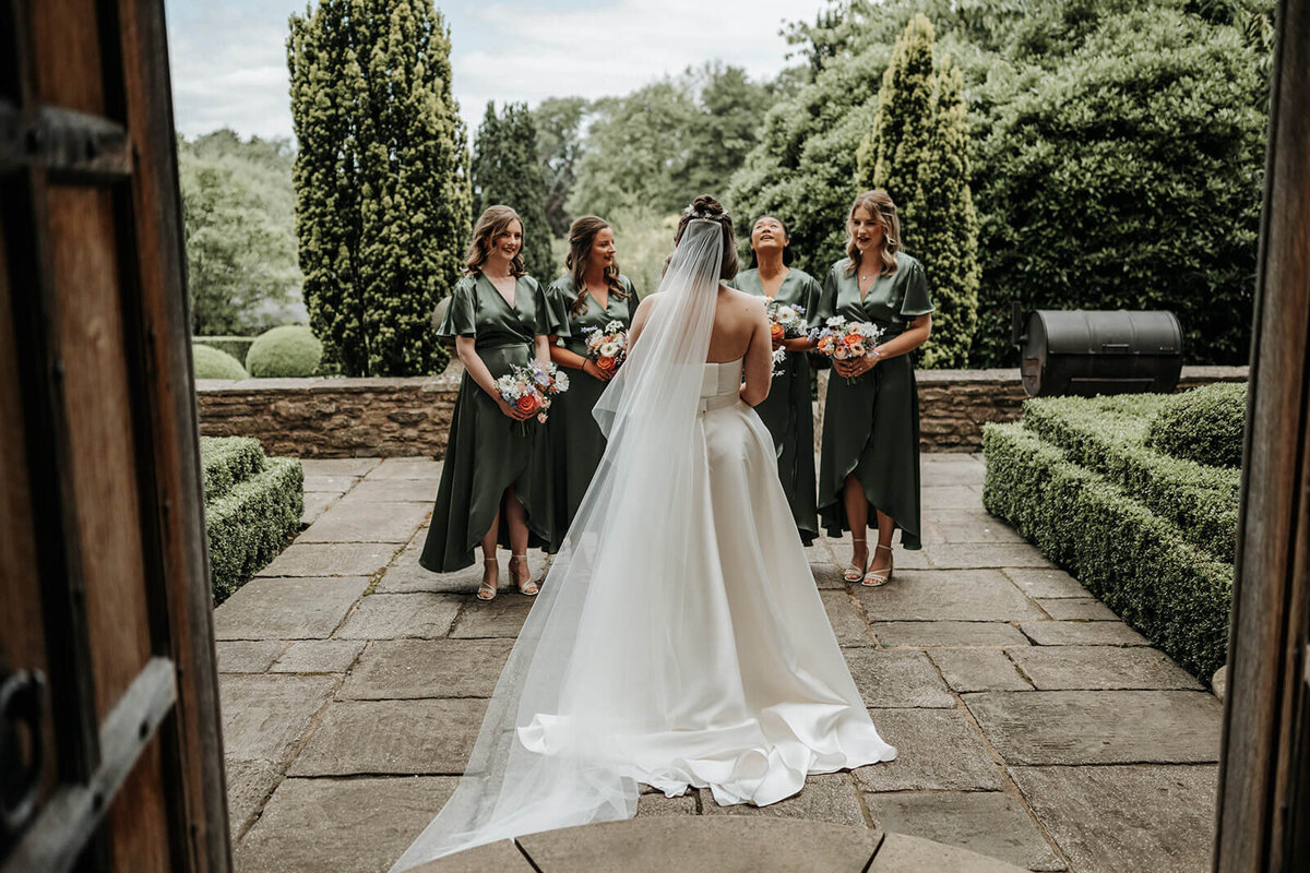 Issy-and-Bella-Floral-Design-Wedding-Florist-Herefordshire-Dewsall-Court-S-J7