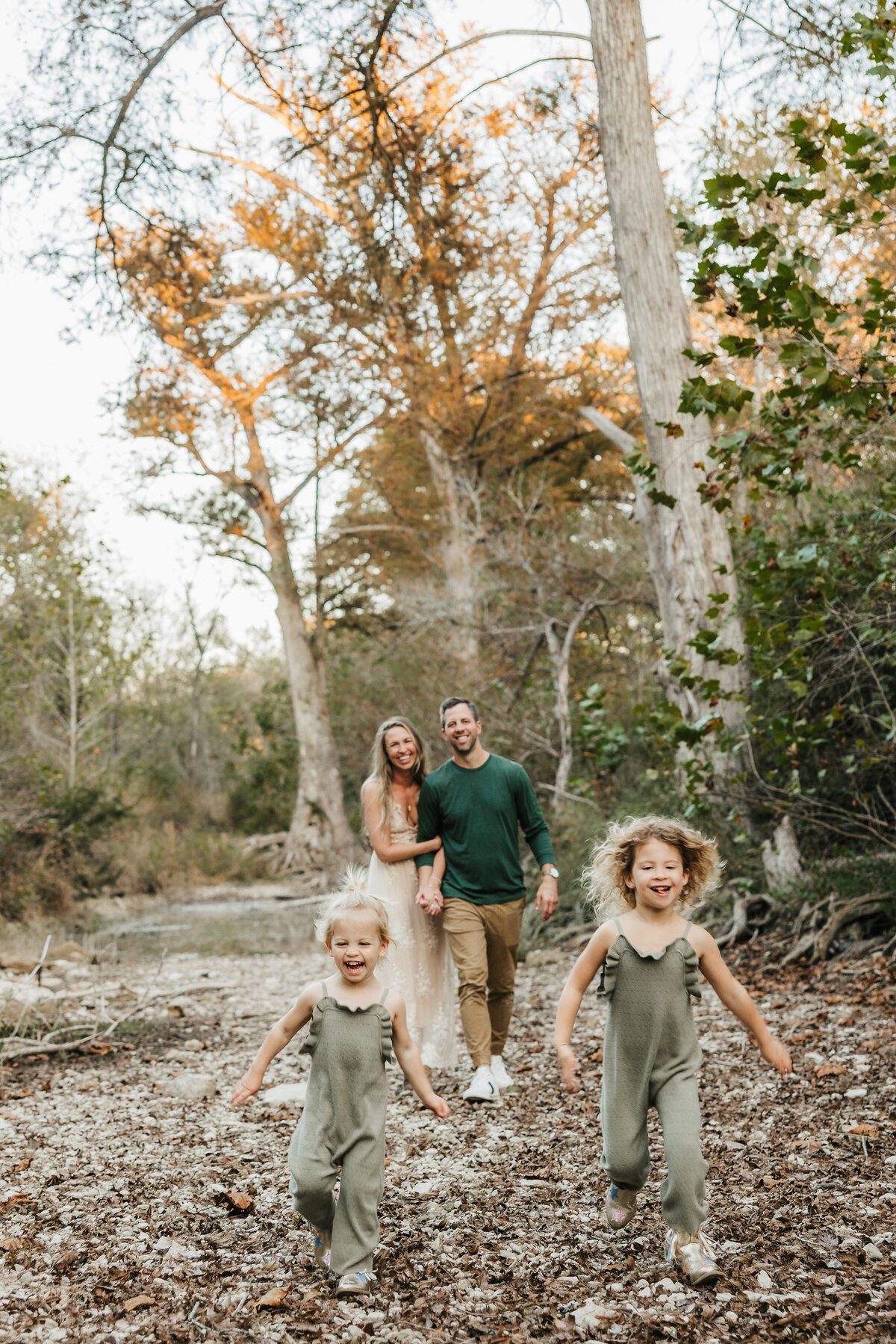 girls-run-from-parents