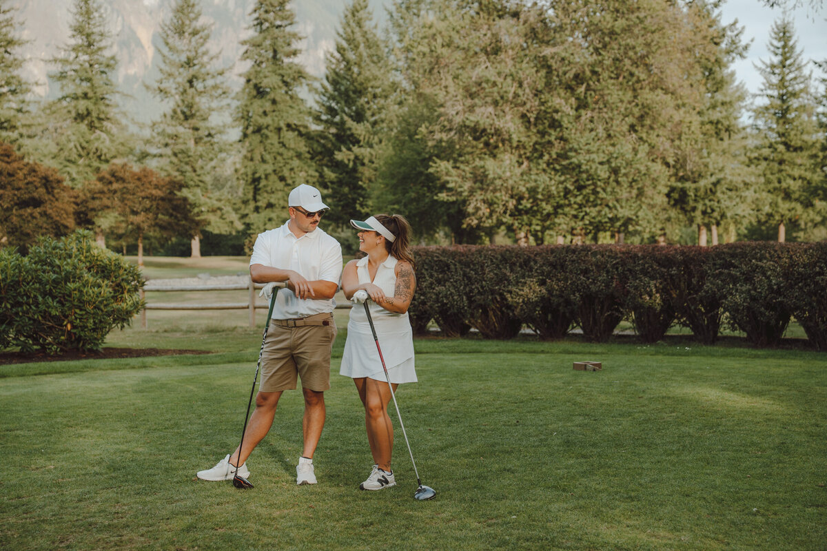 Mount-Si-Golf-Course-Couples-Photos-182