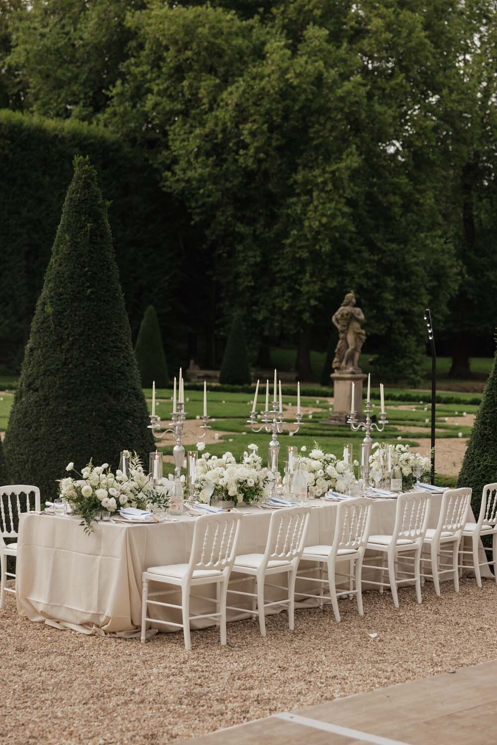 white luxury romance at chateau de Villette for Hannah & dylan Barbour wedding in Paris - Floarl designer Veronique lORRE37