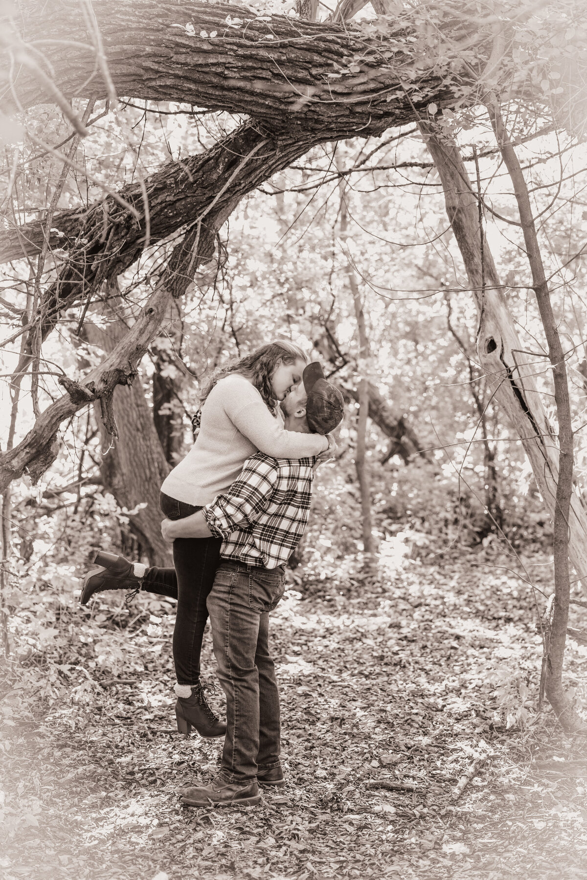 Tyler & Sierra Engagement Photo - DVX11197 - BW